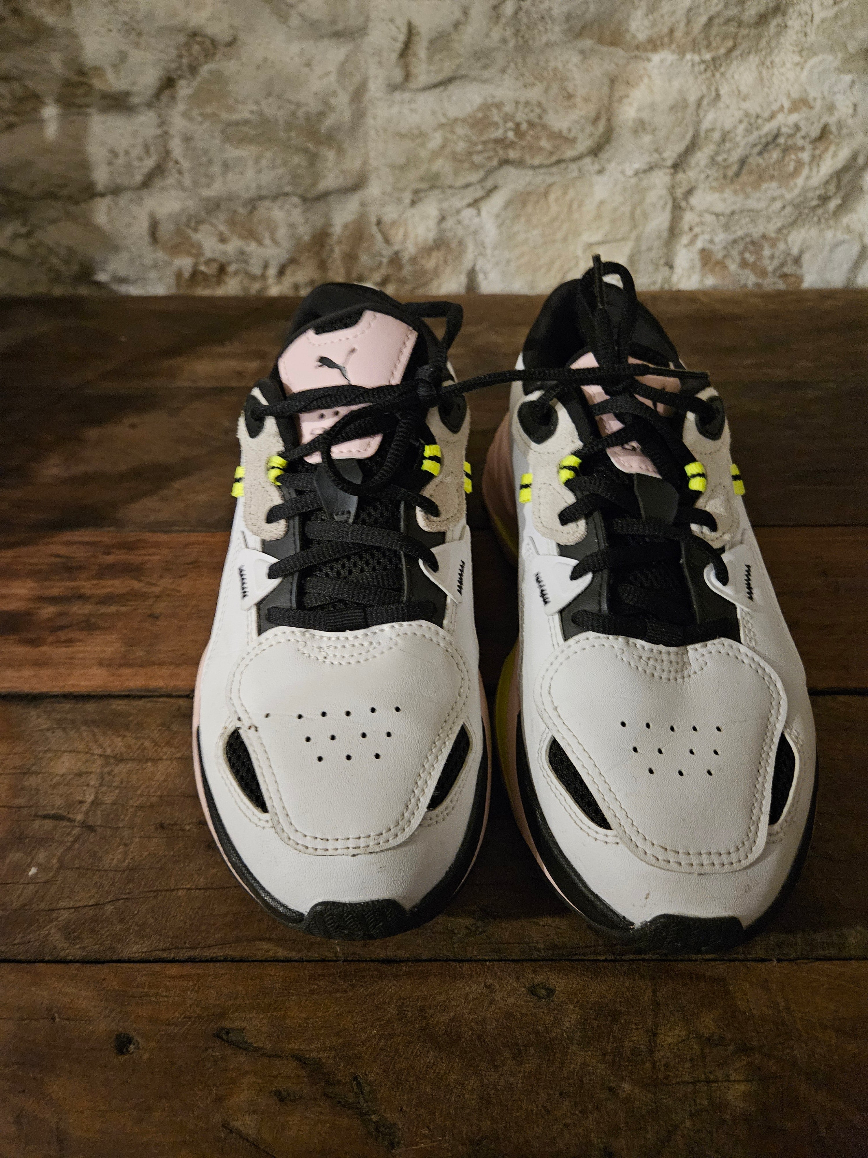 Baskets Puma Blanches Liseré Jaune et Rose Femme - Neuves Pointure 38 - FIN DE SÉRIE