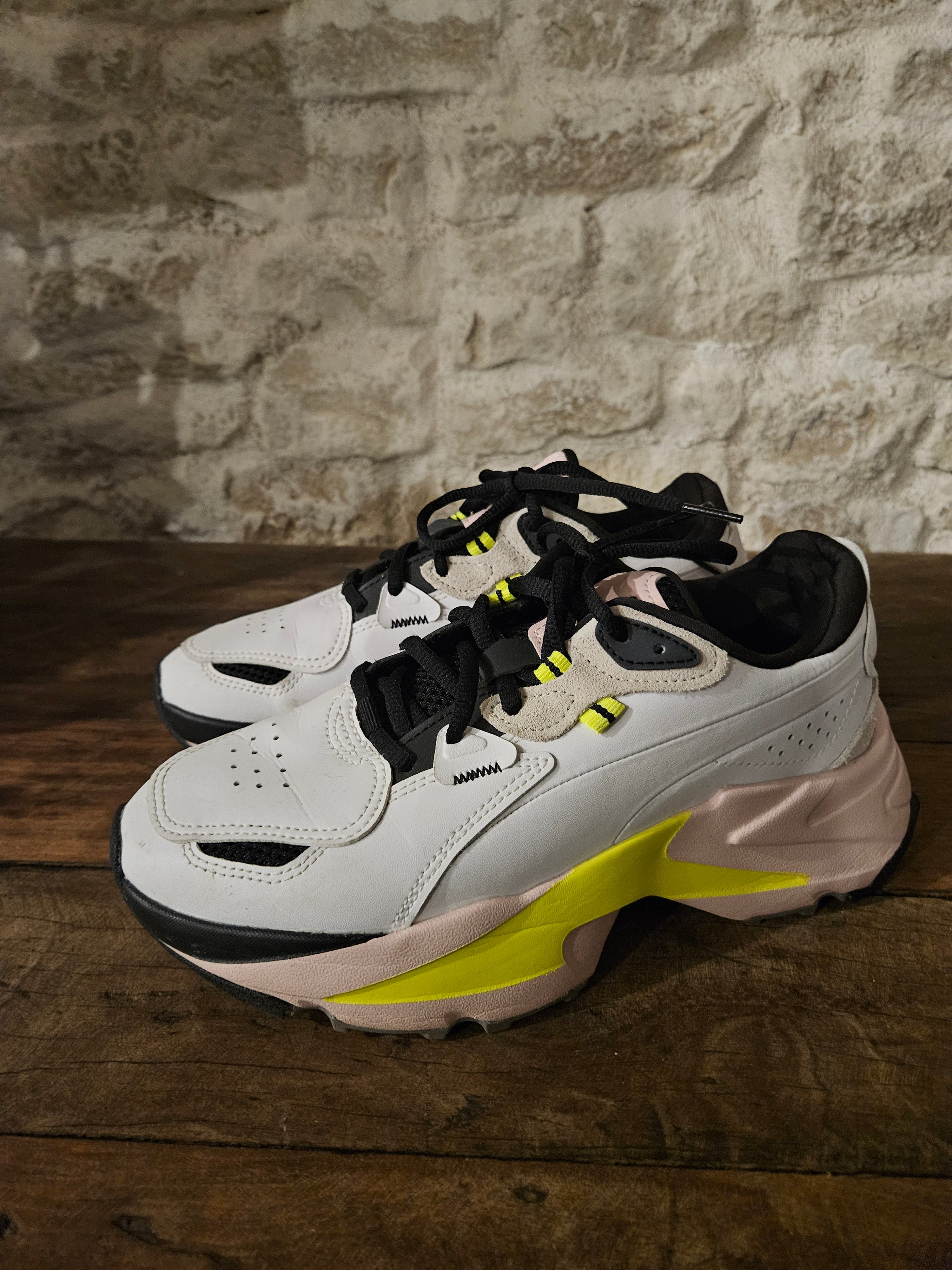Baskets Puma Blanches Liseré Jaune et Rose Femme - Neuves Pointure 38 - FIN DE SÉRIE